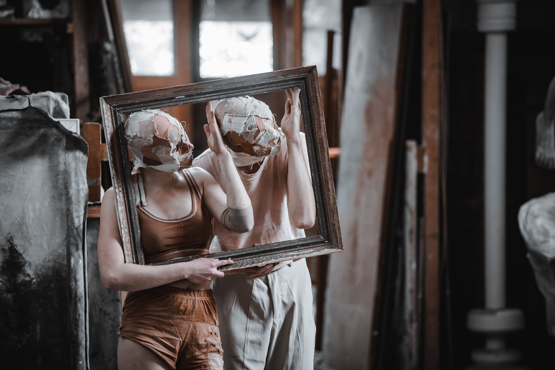 Vztyčuji před sebe své tělo // Kafkárna – Centre for Art and Ecology)