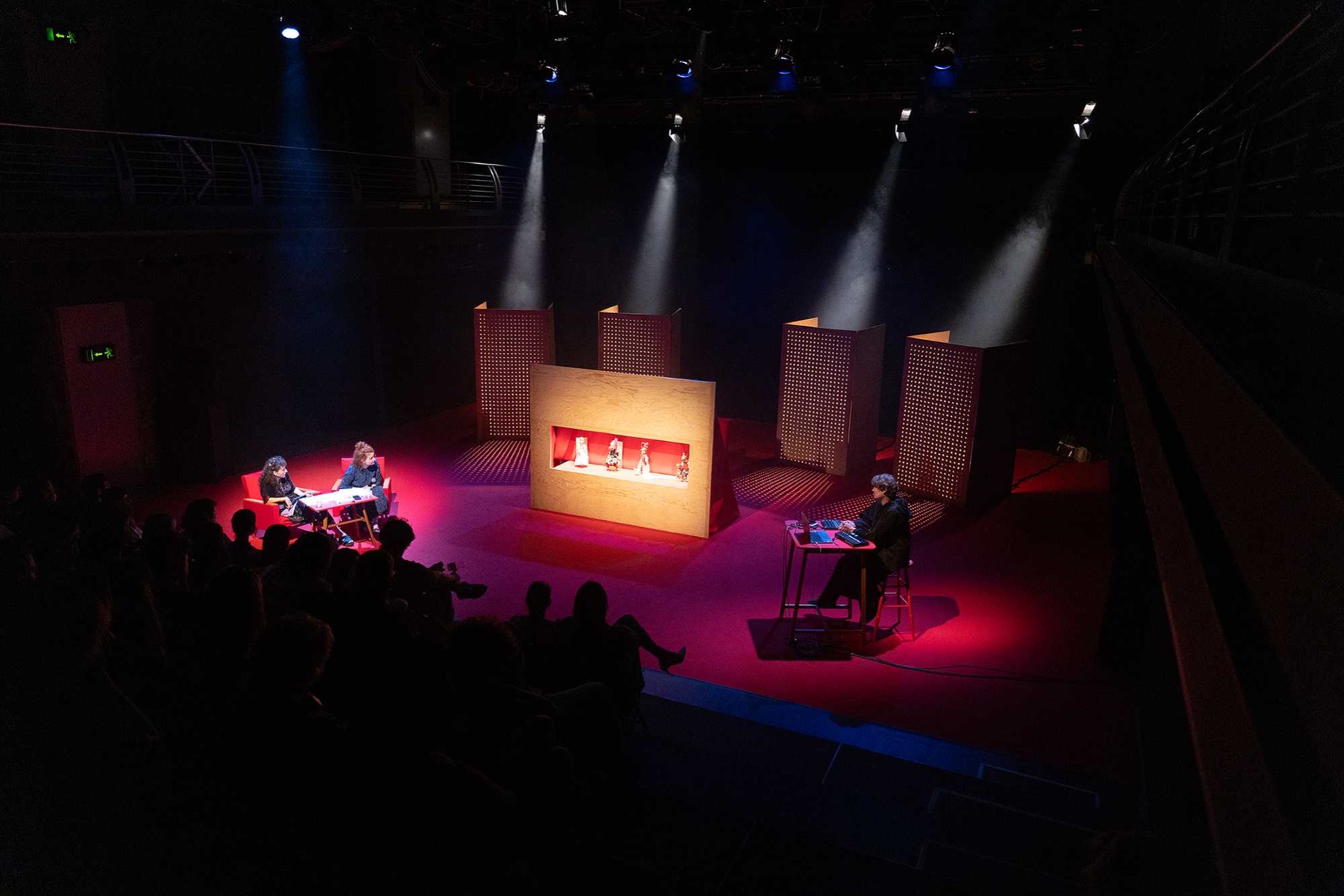 Debate for puppets // Archa+